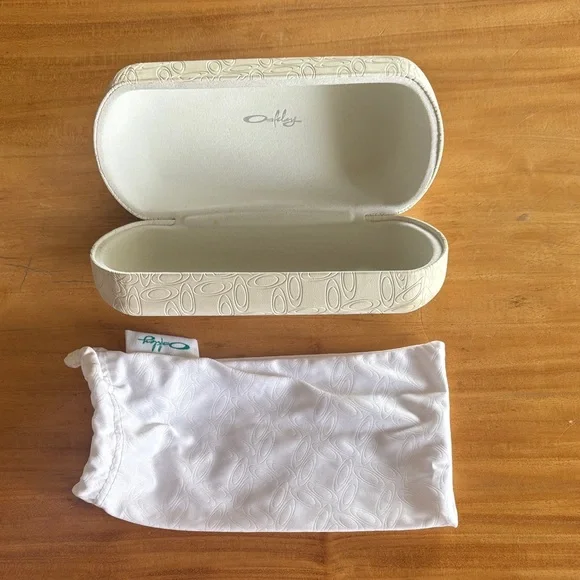 Oakley White Eyeglass Case - Picture 3 of 3